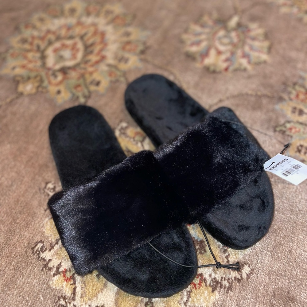 NWT Express slippers size 7